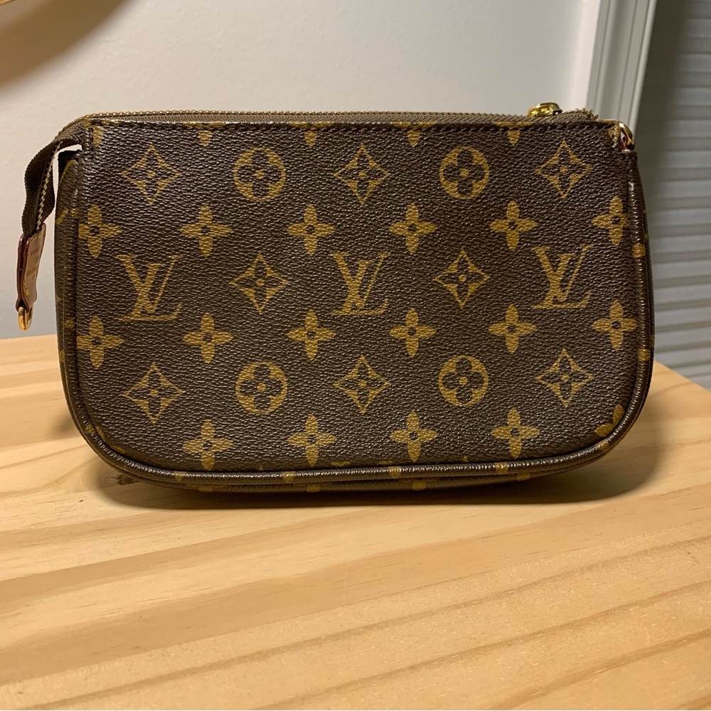 Louis Vuitton Pochette
